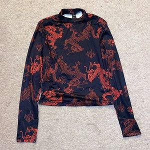 SHEIN Size M Size 6 Black Long Sleeve Tee with Red Dragons Fitted